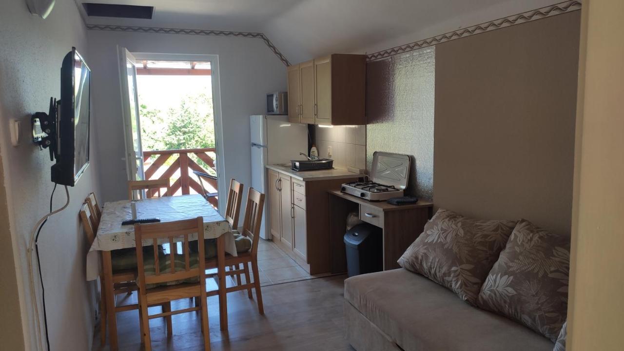 Lelle Lelke Apartmanhaz Balatonlelle Exterior photo