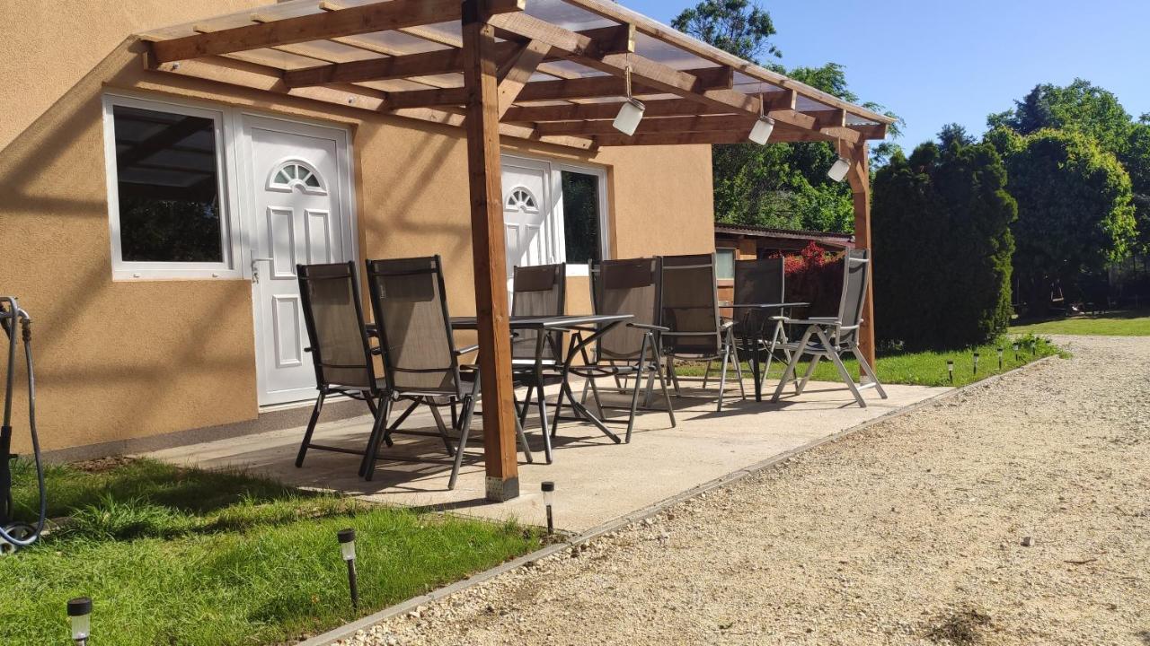 Lelle Lelke Apartmanhaz Balatonlelle Exterior photo