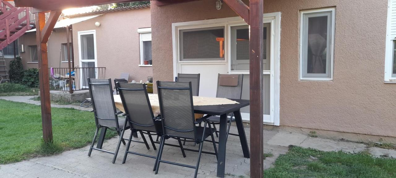 Lelle Lelke Apartmanhaz Balatonlelle Exterior photo