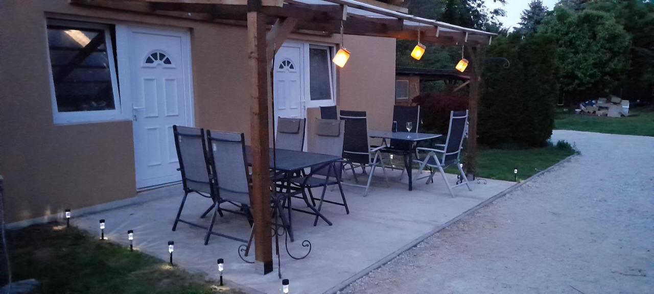Lelle Lelke Apartmanhaz Balatonlelle Exterior photo