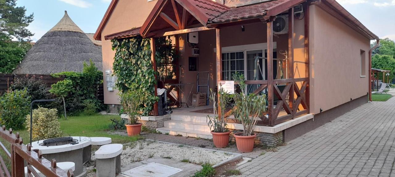 Lelle Lelke Apartmanhaz Balatonlelle Exterior photo