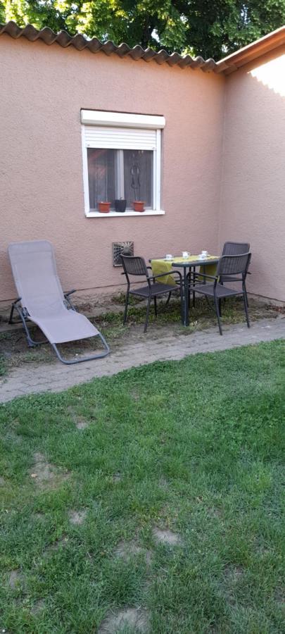 Lelle Lelke Apartmanhaz Balatonlelle Exterior photo
