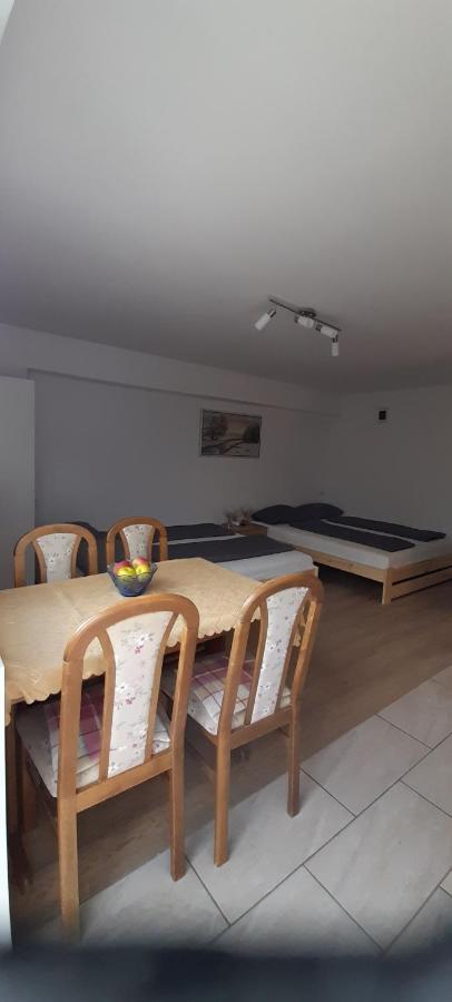 Lelle Lelke Apartmanhaz Balatonlelle Exterior photo