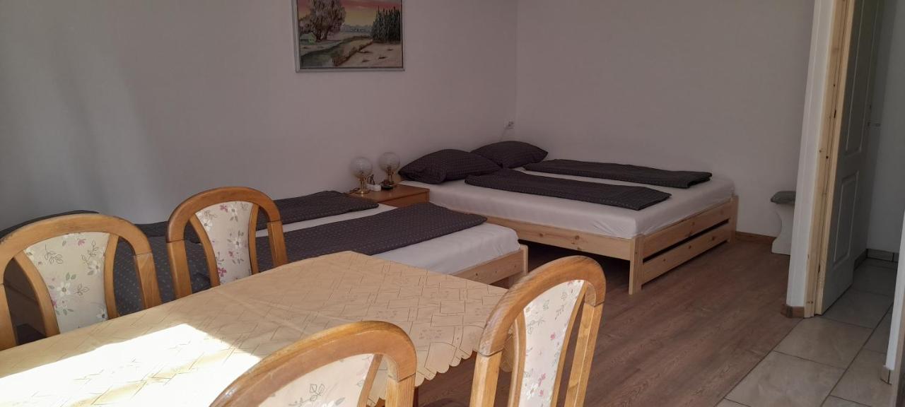Lelle Lelke Apartmanhaz Balatonlelle Exterior photo
