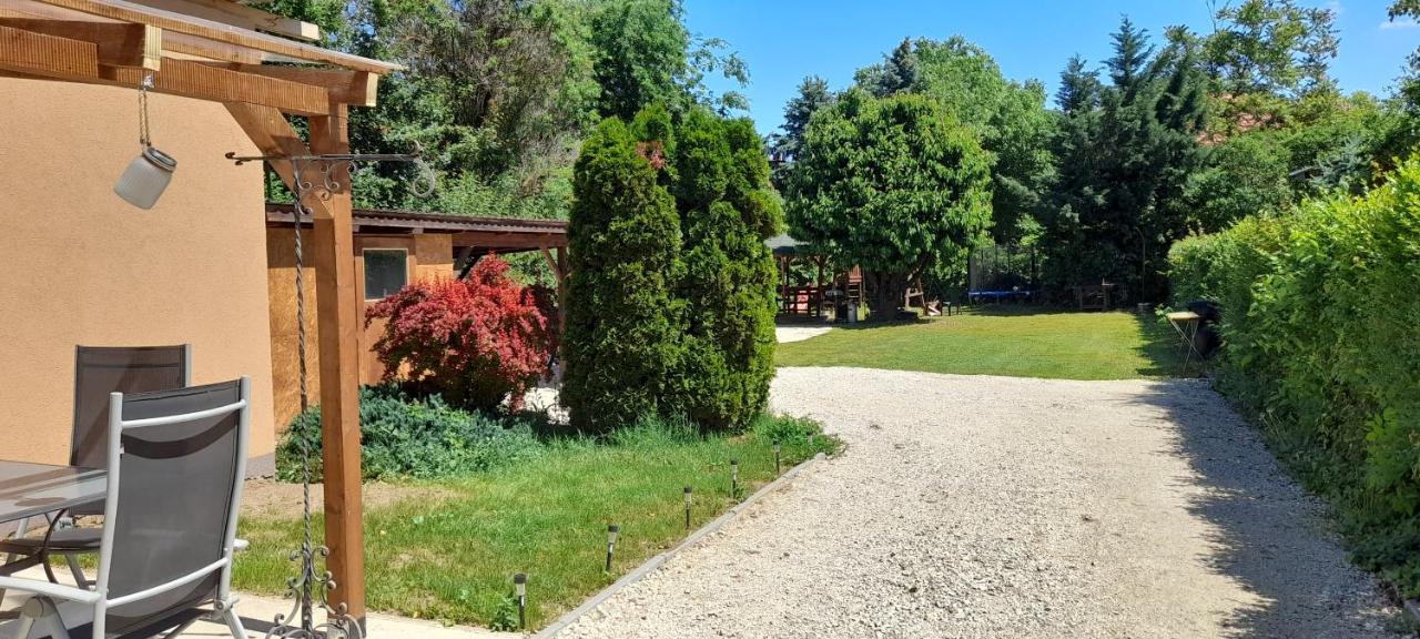 Lelle Lelke Apartmanhaz Balatonlelle Exterior photo