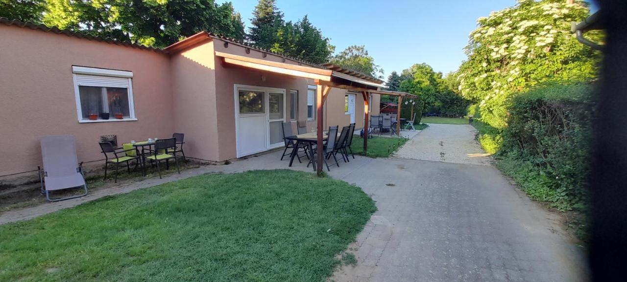 Lelle Lelke Apartmanhaz Balatonlelle Exterior photo