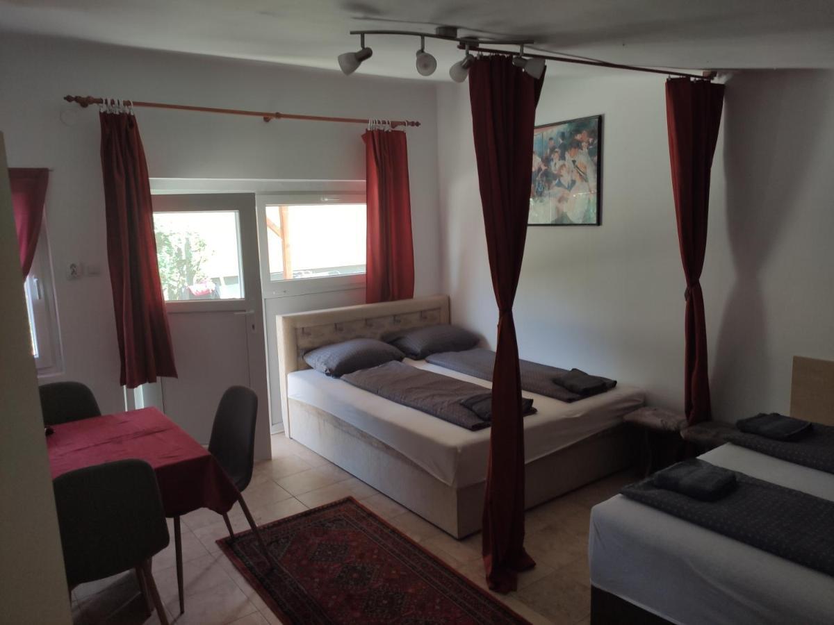 Lelle Lelke Apartmanhaz Balatonlelle Exterior photo