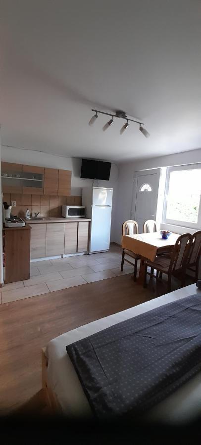 Lelle Lelke Apartmanhaz Balatonlelle Exterior photo